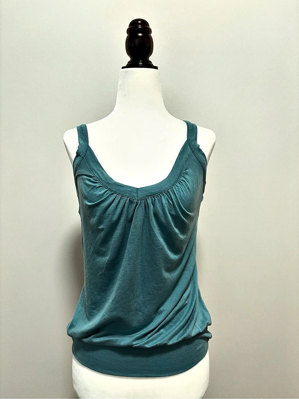 Talula Ruched Scoop Neck Tank Top in Blue size XS